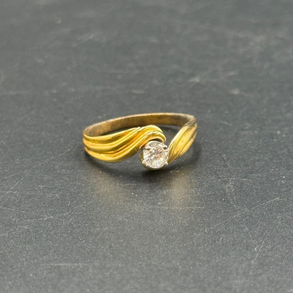 Vintage Round Cut Twist Ring Gold Tone